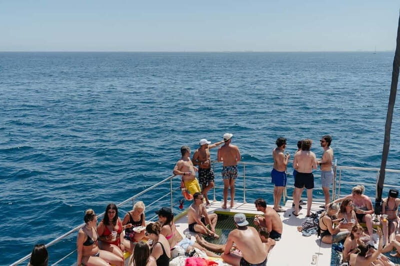 Barcelona: Brunch Boat Party with Drinks and DJ - DJ + party crew: why the music changes the whole cruise