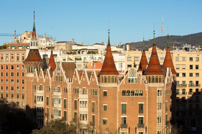 Barcelona Card Express. 48h - Palau Guell and the Gaudí house run: stacking discounts efficiently