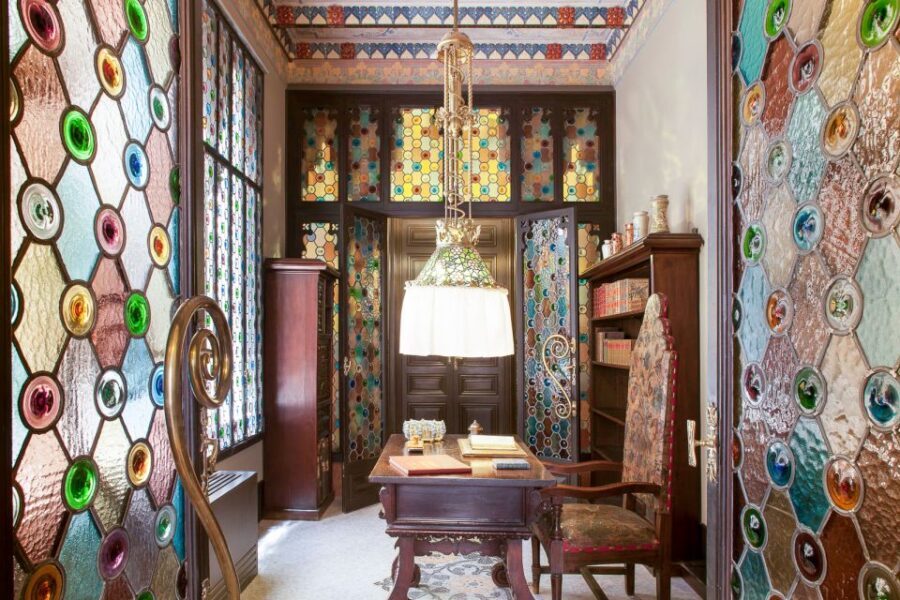 Barcelona: Casa Amatller Guided Visit with Chocolate Gift - Casa Amatller: why this Modernist house still feels like 1900