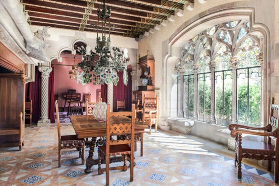 Barcelona: Casa Amatller Guided Visit with Chocolate Gift - The 1-hour flow: from the hall to the noble floor