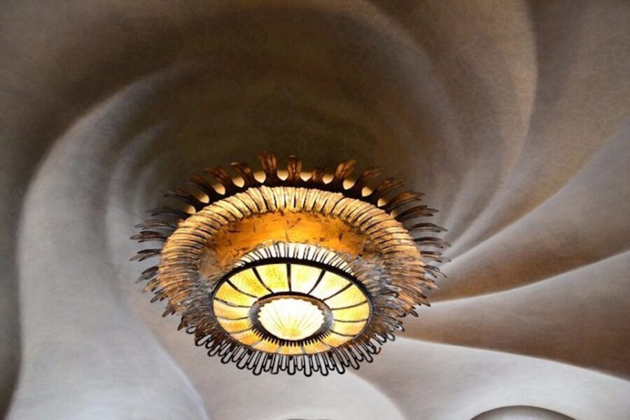 Barcelona: Casa Batlló, La Pedrera, & Chocolate Tasting Tour - The Block of Discord stroll: why these buildings weren’t just beautiful