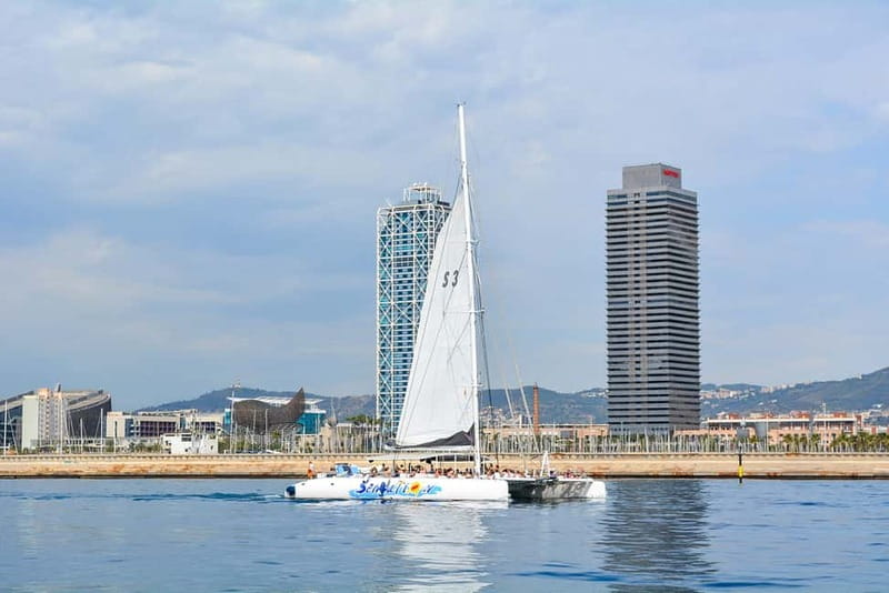 Barcelona: Catamaran Party Cruise with BBQ Meal - The 18:30 TARDEO: shorter party, cocktail, and live music