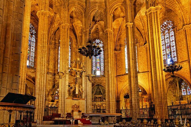 Barcelona Cathedral: Ticket, Guided Tour, Terrace + VR Experience - Martyrdom stories and the crypt vibe: what to listen for