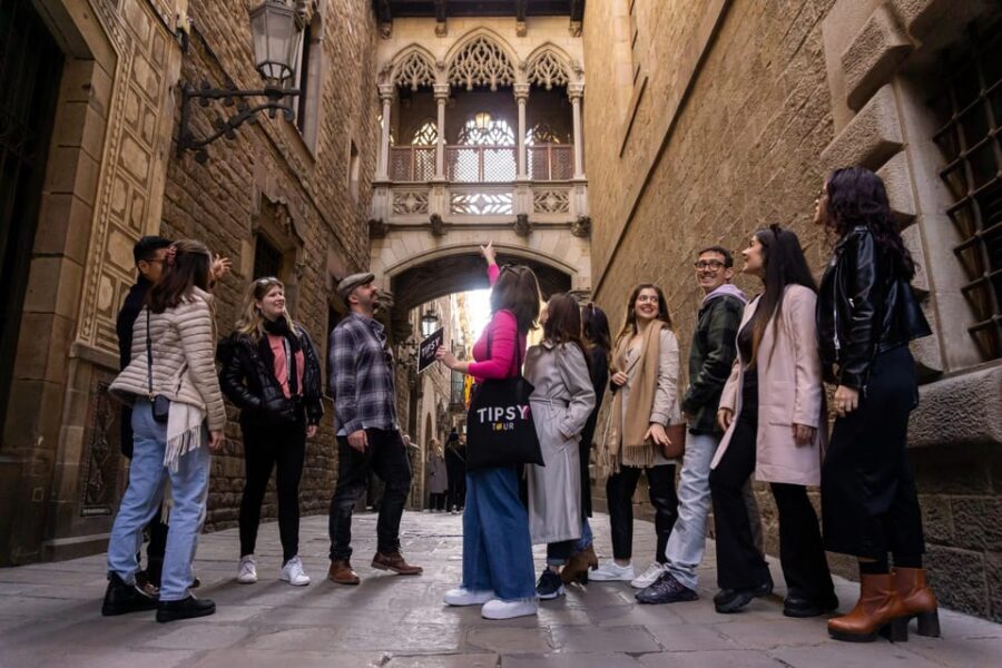 Barcelona: Cathedrals and Squares Walking Tour - Key things you’ll notice on this Barcelona cathedrals-and-squares walk