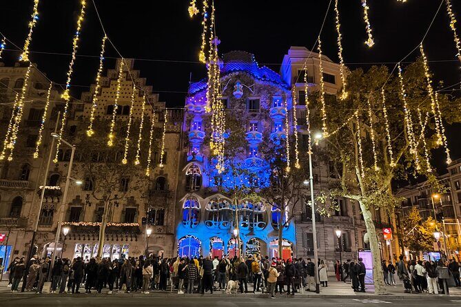 Barcelona Christmas Walking Tour - Starting at Plaça de Sant Jaume: Tree Lights and Cathedral-Centered Traditions