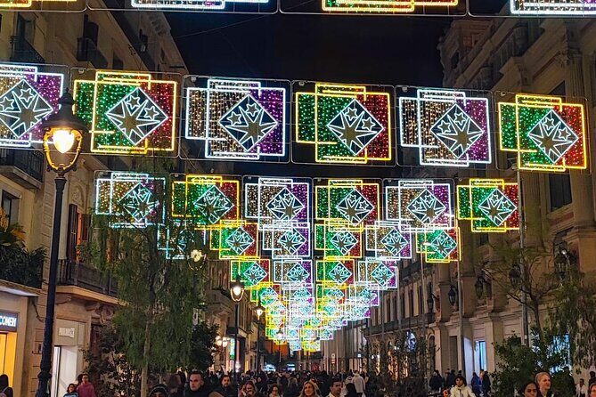 Barcelona Christmas Walking Tour - Passeig de Gràcia: Decorated Streets, Pedestrian Paths, and the Gaudí Lead-In