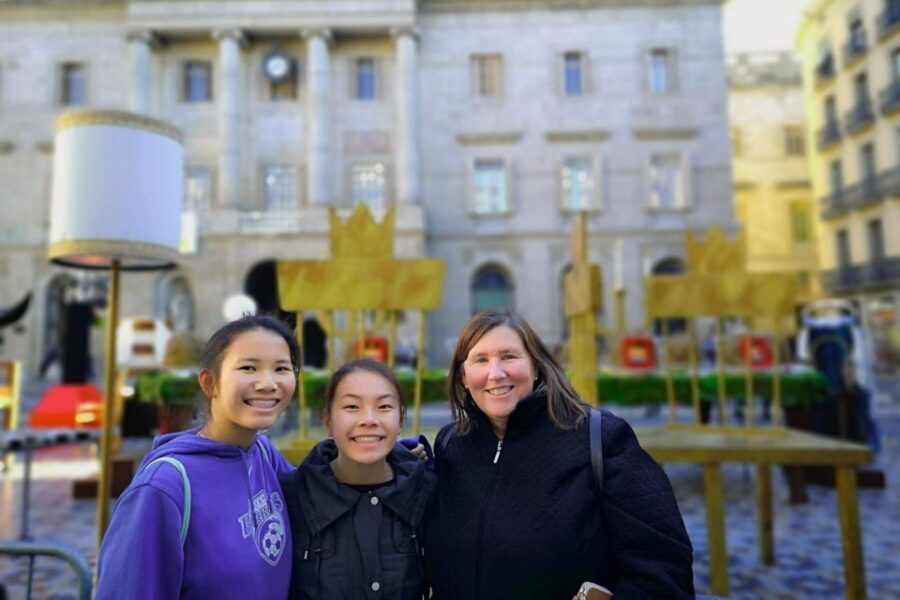 Barcelona: Churros, Hot Chocolate, and Games Family Tour - Price and value: why $93 for a private 3-hour family tour can make sense
