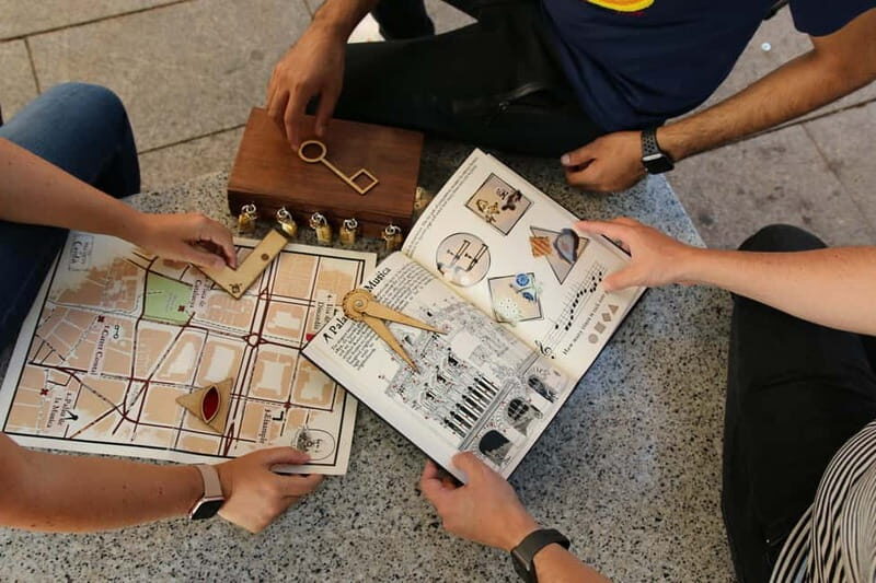 Barcelona: City Exploration Treasure Hunt - Walking the Gothic District: six stops, one connected storyline