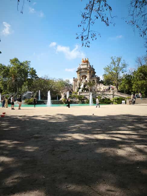 Barcelona: City Highlights Bike Tour with Locals - Pace, safety, and breaks: what you should expect while you ride