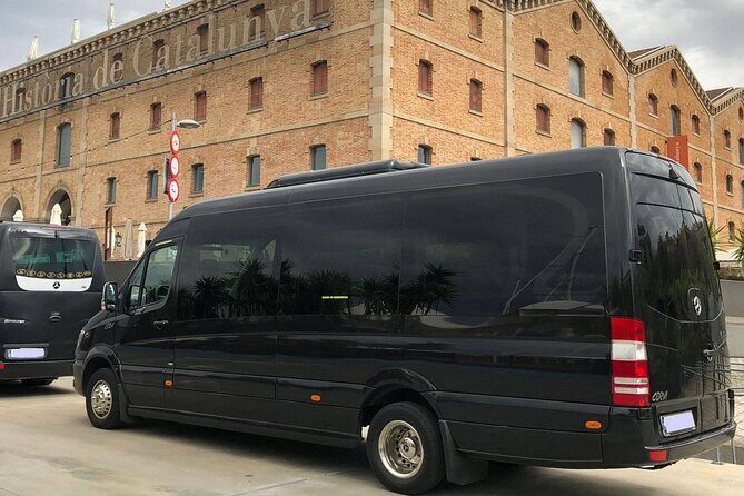 Barcelona City Private Tour 4 hours (DE 2 to 16 passengers) - Gaudí From the Road: Batlló and La Pedrera Exteriors