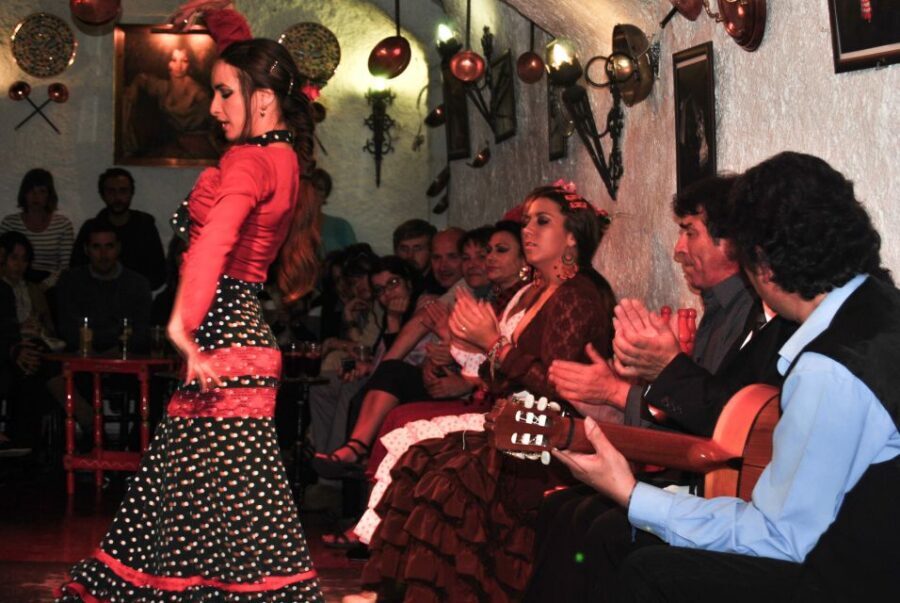 Barcelona: City Tour & Flamenco Show with Wine & Tapas - Taller de Tapes in the Born: the break that actually tastes like Barcelona