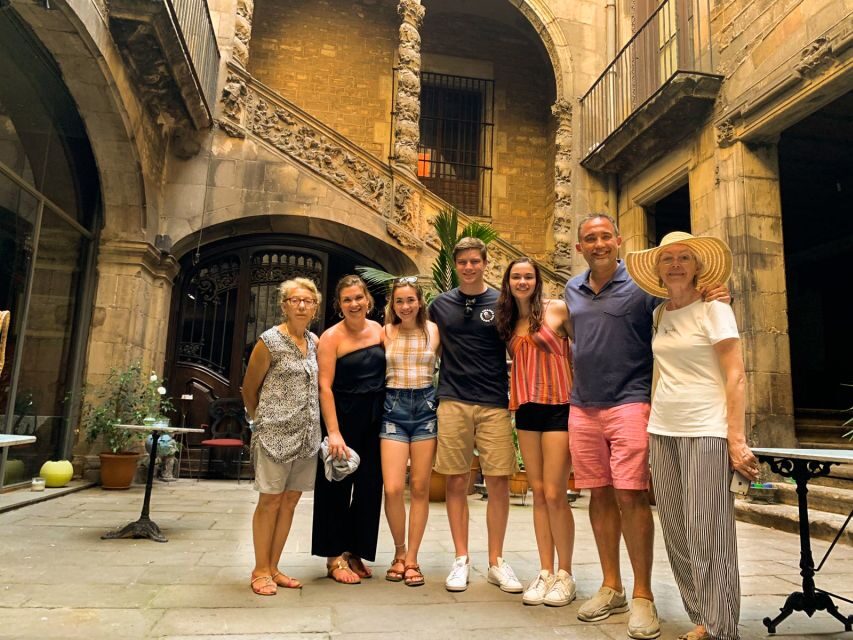 Barcelona: City Tour & Flamenco Show with Wine & Tapas - Palau Dalmases flamenco: the medieval palace payoff