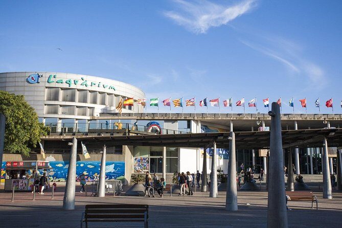 Barcelona City Tour Hop-On Hop-Off and Aquarium - Discounts booklet and stop guide: small tool, real payoff