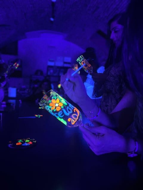 Barcelona: Cocktail Class Workshop - Make Shake Cook & Paint - UV Light Cooking and Neon Painting: Why It Feels Different