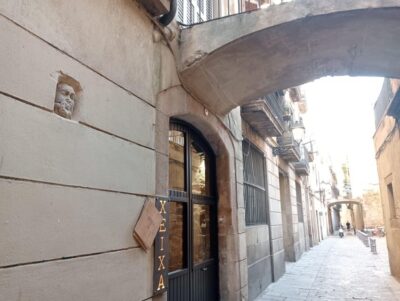 Barcelona: Curious Legends and Traditions of Old Town Tour - Price and Group Size: What $33 Really Buys You
