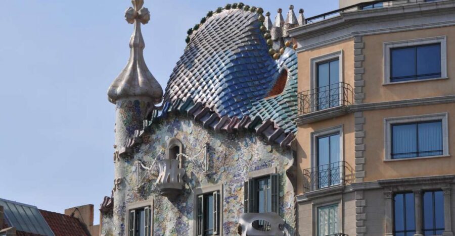Barcelona: Discover Gaudi Architectural Guided Tour - Where the walk starts on Passeig de Gràcia (and how to be ready)