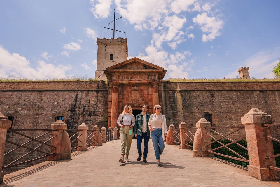 Barcelona: E-Bike Tour with Montjuic Cable Car & Boat Ride - Montjuïc Castle and viewpoint stops that actually matter