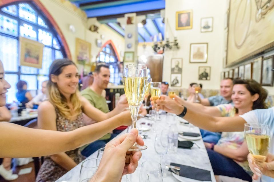 Barcelona eBike Tour with Wine and Tapas Experience - Parc de la Ciutadella: Photo Stops With a Break in the Pace