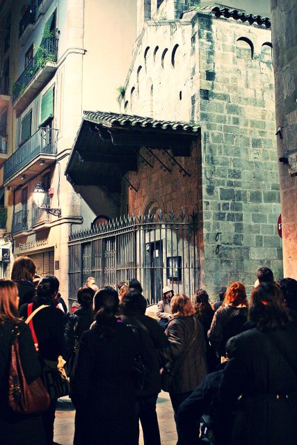 Barcelona: El Born Ghost Walking Tour. - Sant Pere’s commercial spine: textiles, printing, and alleged apparitions