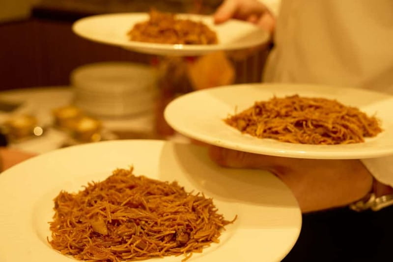Barcelona: El Born Gourmet Food & Wine Small Group Tour - Why El Born at dinner time feels different than daytime strolling