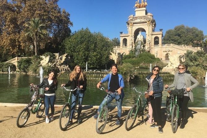 Barcelona Evening Small Group Bike Tour with Cava | with Private Option - Evening in Barcelona: why this bike route feels right