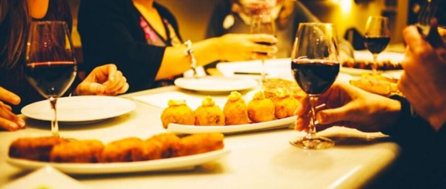 Barcelona: Evening Walking Tour in the Gaudi Area with Tapas - Why an evening tapas walk fits Barcelona so well