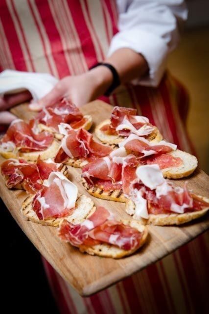 Barcelona: Evening Walking Tour in the Gaudi Area with Tapas - Meeting near Casa Sayrach: the easiest way not to miss your group
