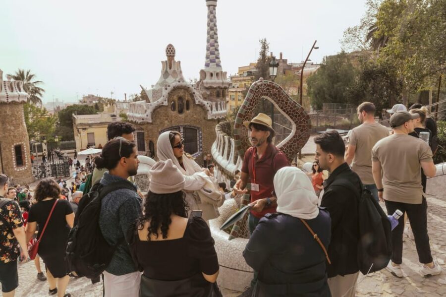 Barcelona: Exclusive Park Güell Private Guided Tour - Trencadís mosaics: how the tour makes the colors meaningful