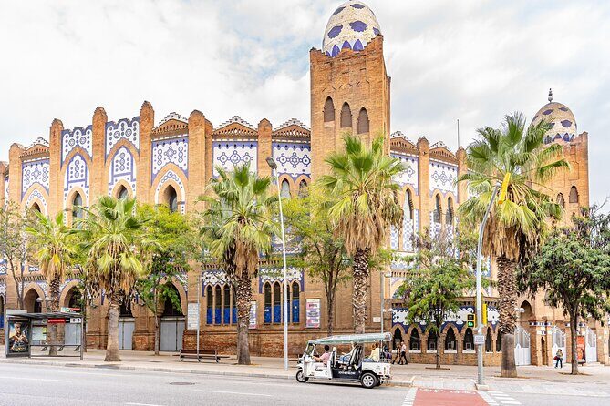 Barcelona Expert Plus Tour with Local Guide in Eco Tuk Tuk Private - Is the price a good value?