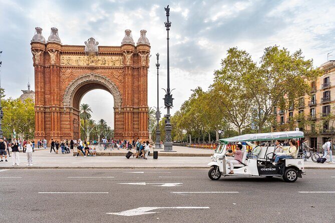 Barcelona Expert Plus Tour with Local Guide in Eco Tuk Tuk Private - Electric ride comfort (and why the weather gear matters)