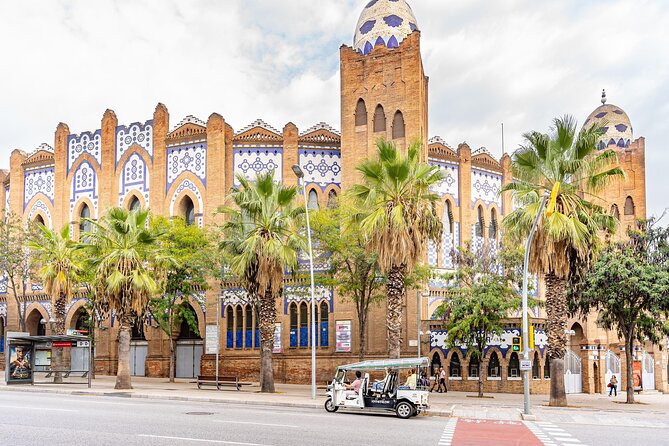 Barcelona Expert Tour with Local Guide in Eco Tuk Tuk Private - Where the tour starts: Carrer de Casp 13 and a clear meet-up
