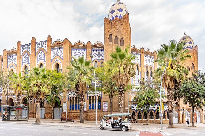 Barcelona Express Tour in a Private Eco Tuk Tuk - Arc de Triomf: a classic “meet the city” photo anchor