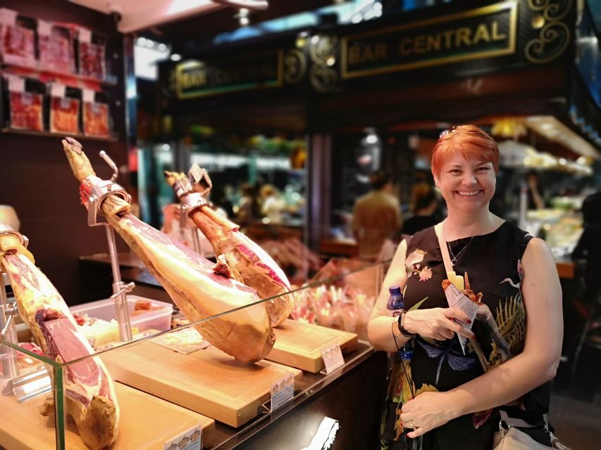 Barcelona: Food & Drink Tasting Tour in Traditional Taverns - Getting started at El Molino and the Blai Street setup