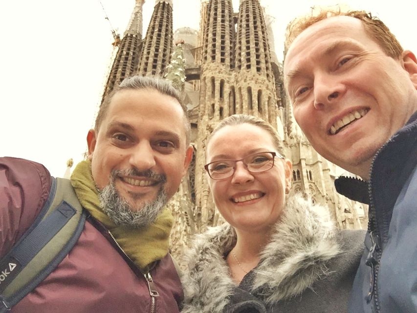 Barcelona: Foodie Walking Tour with Sagrada Familia Tickets - Stop 1: Blai 9 and the snack pace Barcelona does best
