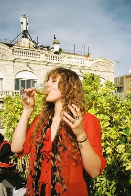 Barcelona: Fun & Unpretentious Rooftop Wine Tasting - Getting to the terrace: the simple meeting setup that saves your time