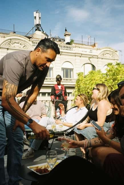 Barcelona: Fun & Unpretentious Rooftop Wine Tasting - How the host keeps it fun while still teaching you real wine skills