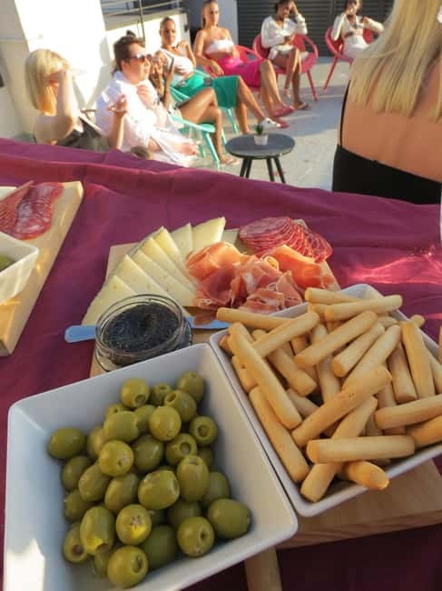 Barcelona: Fun & Unpretentious Rooftop Wine Tasting - Quick watch-outs before you book