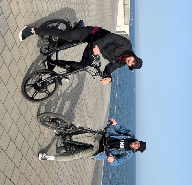 Barcelona: Gaudi Guided E-Bike Tour - Meeting at Carrer de Rull and rolling the promenade first