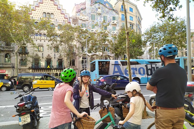 Barcelona Gaudi Guided Small Group E Bike Tour - Getting There: Passeig de Lluís Companys and a Smooth Start