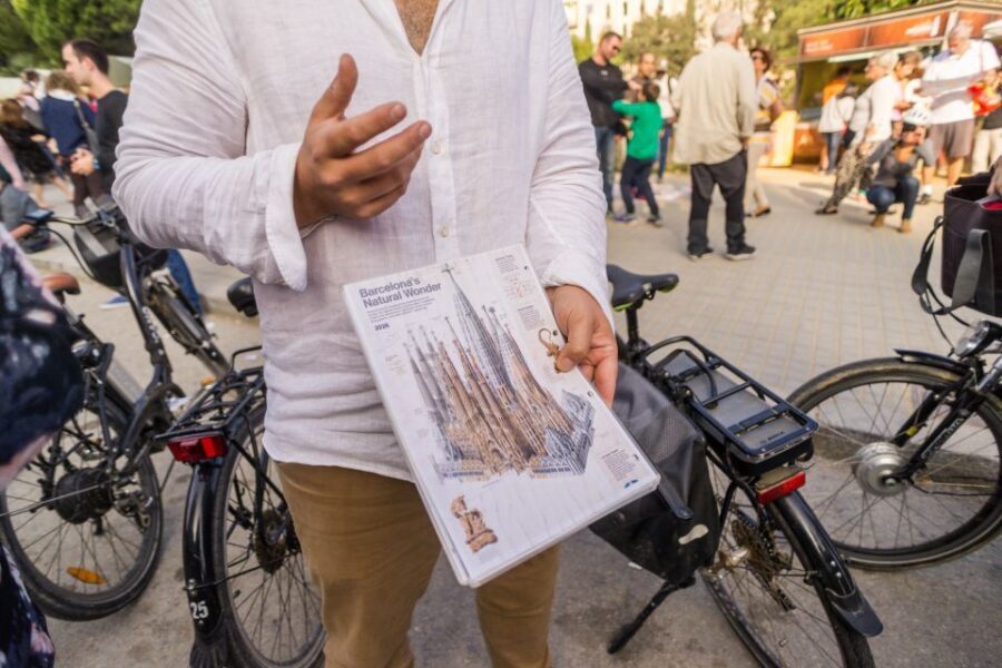 barcelona: Gaudi Highlights eBike tour - Parc de la Ciutadella and the Cascada Monumental: Where Gaudí Started to Show
