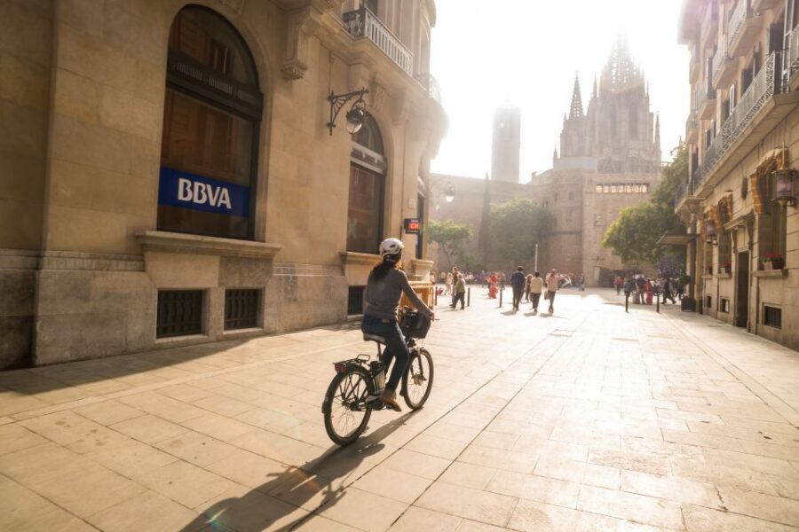 barcelona: Gaudi Highlights eBike tour - The Mid-Ride Stop That Keeps the Energy Up