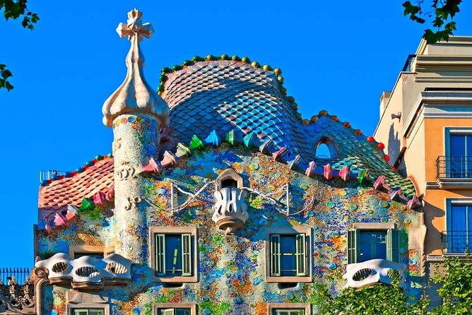 Barcelona Gaudi Houses Tour: Casa Vicens, Pedrera & Casa Batlló - Guides Make the Difference: Staying On Track and Actually Understanding Gaudí