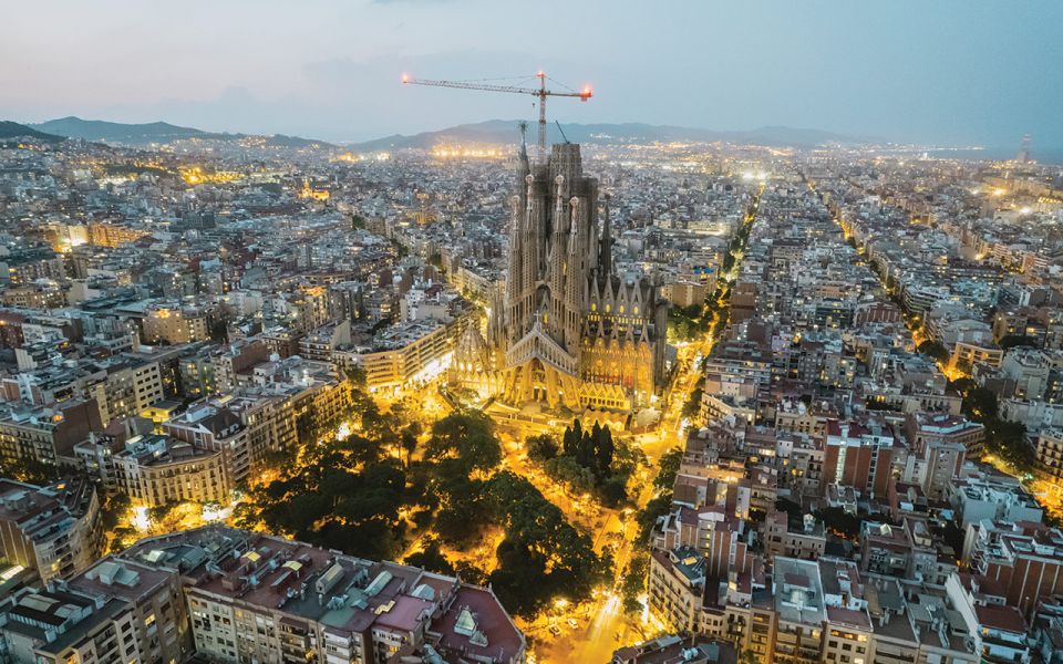 Barcelona: Gaudí Sightseeing Guided Segway Tour - Parc de la Ciutadella and the Arc de Triomph: a change of scenery
