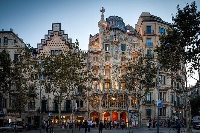 Barcelona: Gaudí, Tapa, Drink & Hidden Architectural Gems - Passeig de Gràcia: the boulevard where architecture becomes a competition
