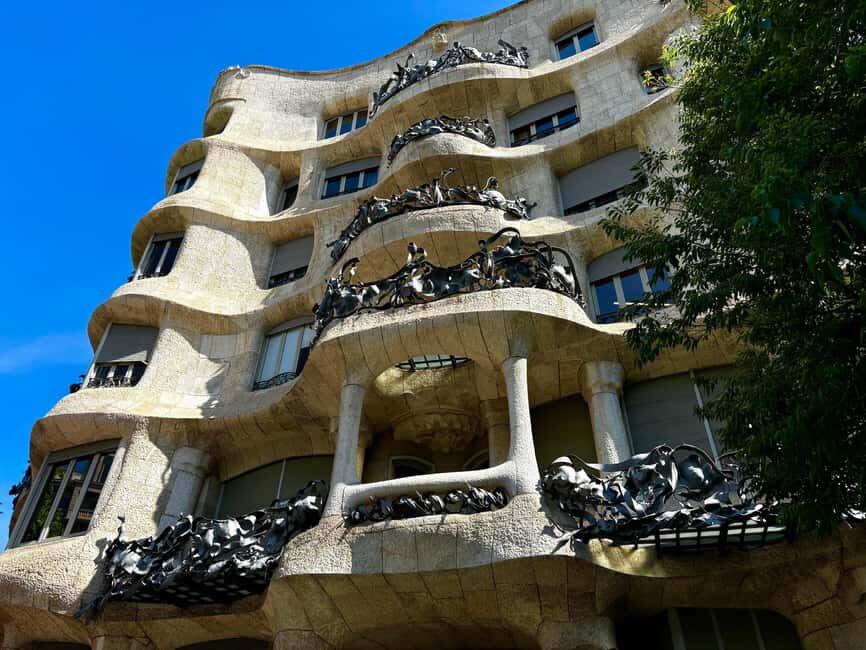 Barcelona: Gaudi Tapas & Wine Tasting Small Group Tour - Casa Milà (La Pedrera) exterior finale and the café tasting at El Cafè de la Pedrera
