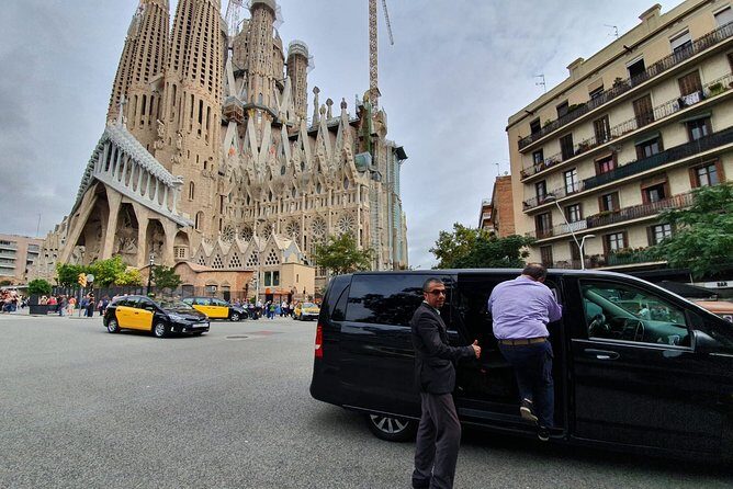Barcelona Gaudi Tour: Sagrada Familia, Casa Batllo & Casa Mila - Getting the most from each 2-hour stop