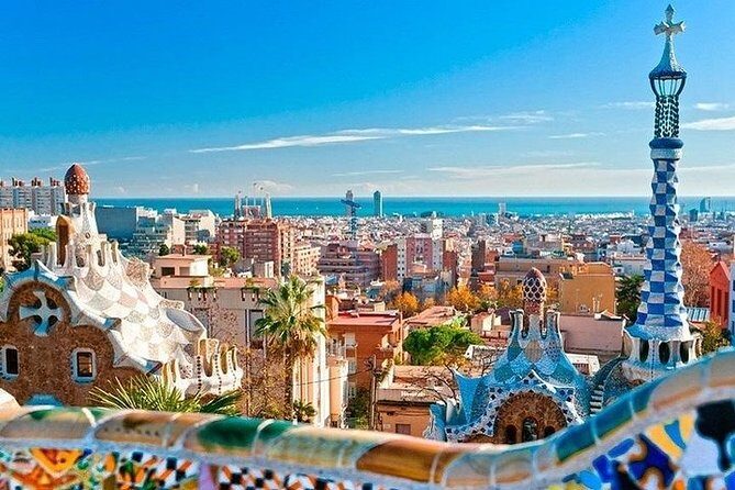 Barcelona Gaudi Tour: Sagrada Familia, Casa Batllo & Casa Mila - Practical details: pickup, vehicle comfort, and the reality of masks