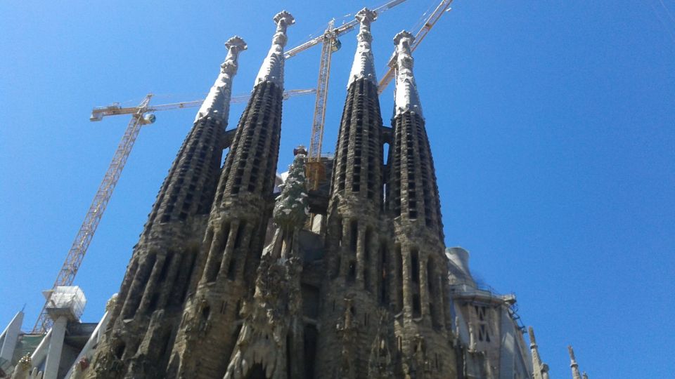 Barcelona: German City Tour from Gaudí's Perspective - Key things that make this Gaudí tour worth your time