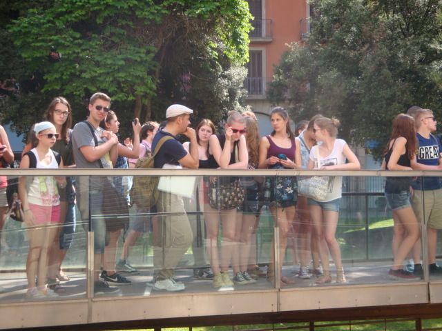 Barcelona: German City Tour from Gaudí's Perspective - The Golden Square stroll: seeing Barcelona through a designer’s eyes