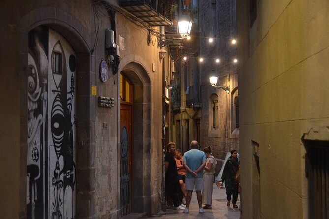 Barcelona Ghosts of a Dark Past Gothic Walking Tour - Getting oriented: the 6:30 pm start in the center of it all